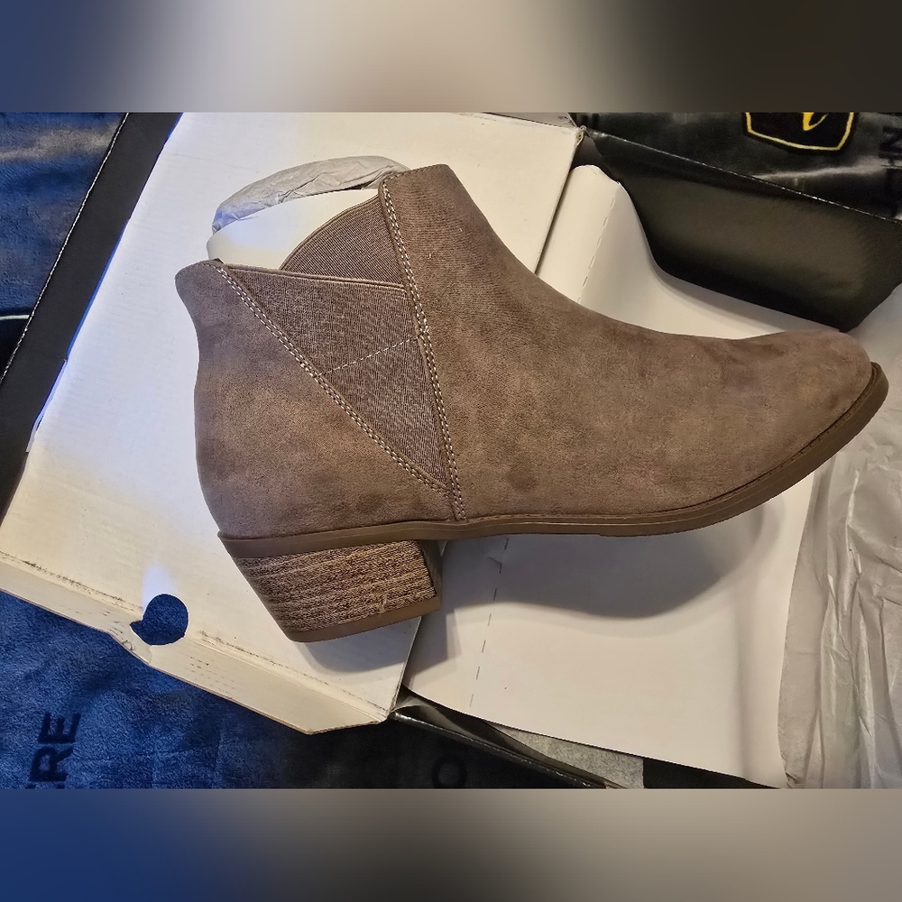 TORRID Ankle Bootie Size 11.5 - Picture 2 of 7
